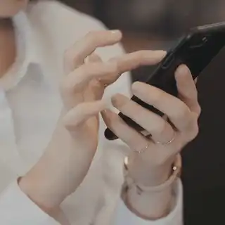 台北外出按摩女師服務示意圖，提供到府指油壓與精油舒壓，飯店或住家皆可預約